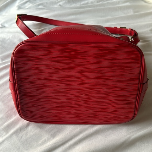 Louis Vuitton Large Epi Noe Bag In Red - Picture 15 of 16